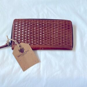 NWT British Bag Company braided  zip closure leather wallet 12 credit card slots